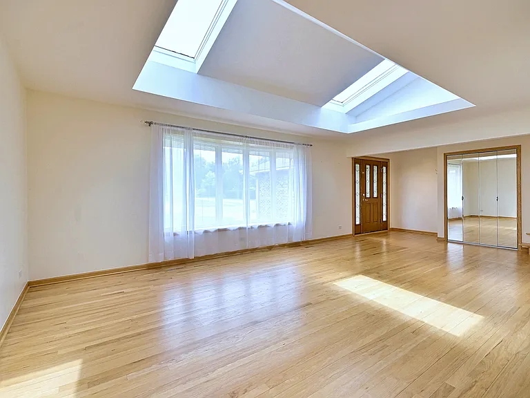 2360 N Drury Ln — Photo 4