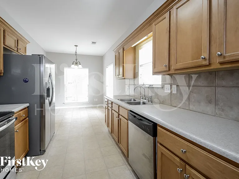 4872 Longmeadow Dr — Photo 6