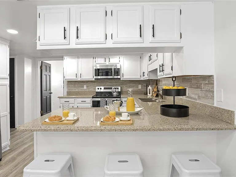 2540 Albany Dr — Photo 23
