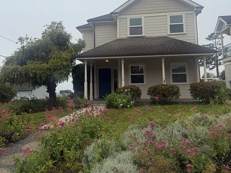213 Valencia Ave — Photo 36