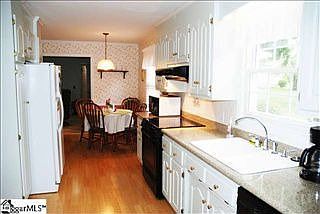 4th image of 203 Stoney Creek Dr