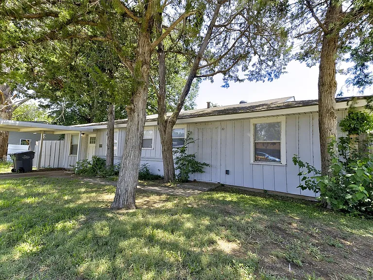 1635 Longview St — Photo 1