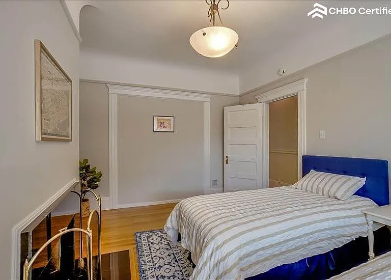 1372 Broadway — Photo 15