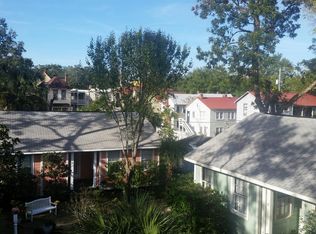 10 John St, Charleston, SC 29403