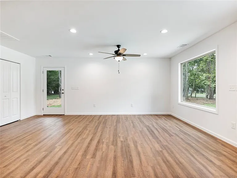 8083 Beachwood Dr — Photo 4