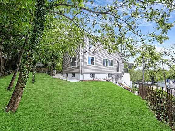 4th image of 3138 Heath Ave