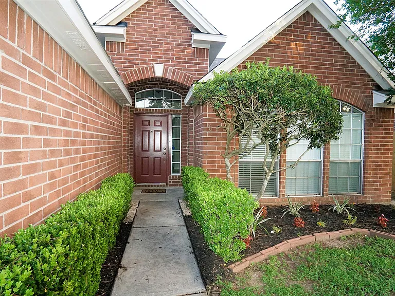 6422 Founding Dr — Photo 2