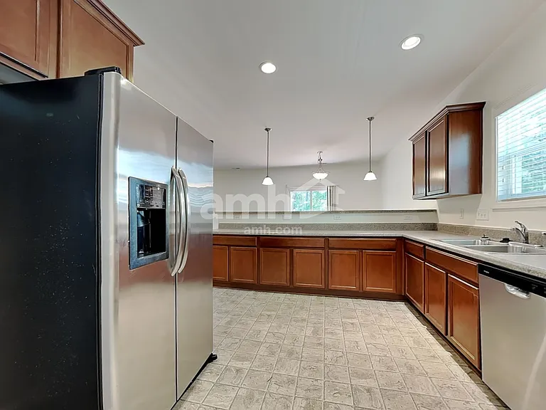 305 Switchback St — Photo 4