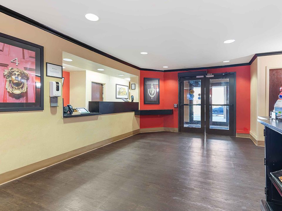 Lobby and Guest Check-in