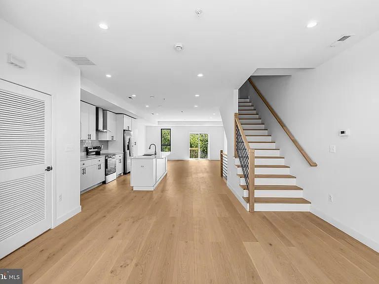2534 Elvans Rd SE — Photo 10