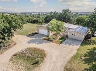 11104 Lakeview Dr, Manhattan, KS 66503