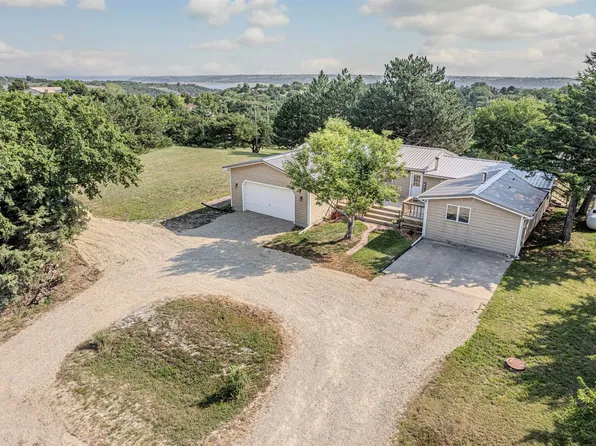 11104 Lakeview Dr, Manhattan, KS 66503