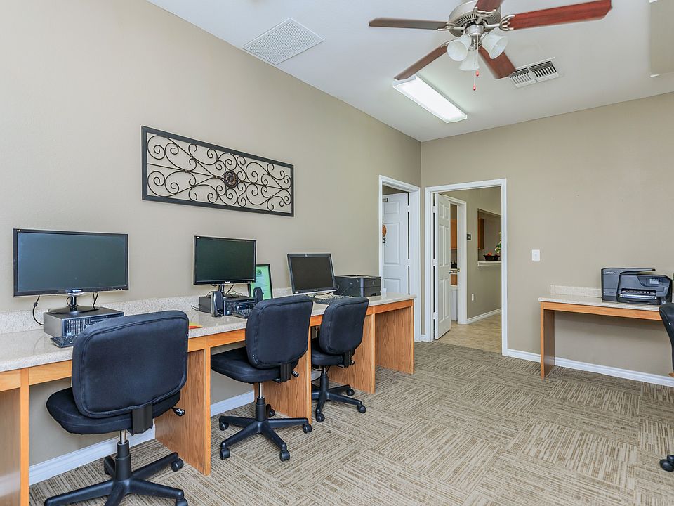 Business Center at Southwest Pines _ Prime Office Space in Tyler, TX