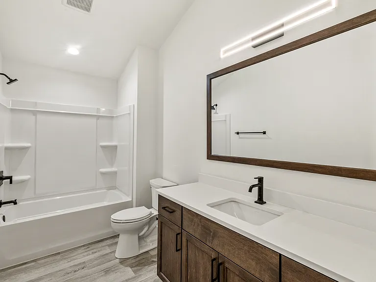 Guest Full Bath
