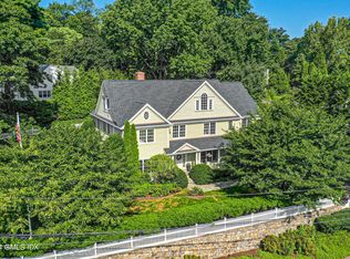 71 Wesskum Wood Rd, Riverside, CT 06878