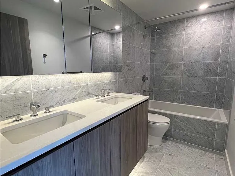 85 McMahon Dr #2802 — Photo 8