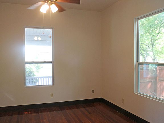 3rd image of 1828 Woodbine Ave