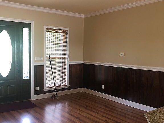 breakfast/sitting area