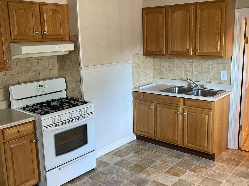 Large eat-in kitchen