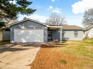 412 S Broadway St, Grove, OK 74344