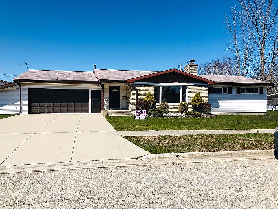 1st image of 555 Brege Dr