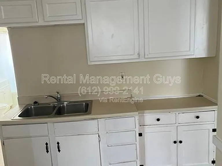 1649 Russell Ave N #2 — Photo 21