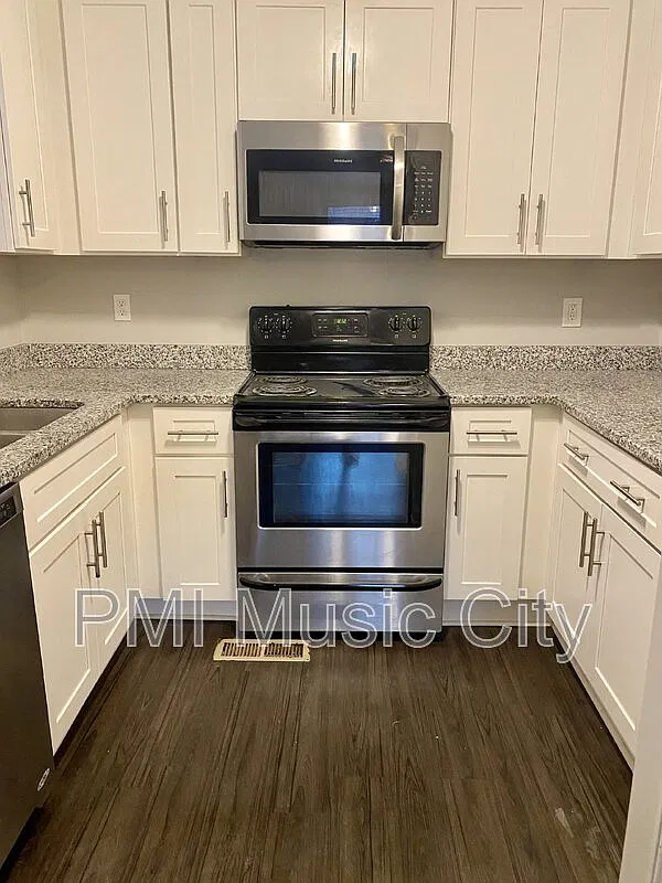 2 bed, 1.5 bath, 850 sqft, $1,795 — Photo 2