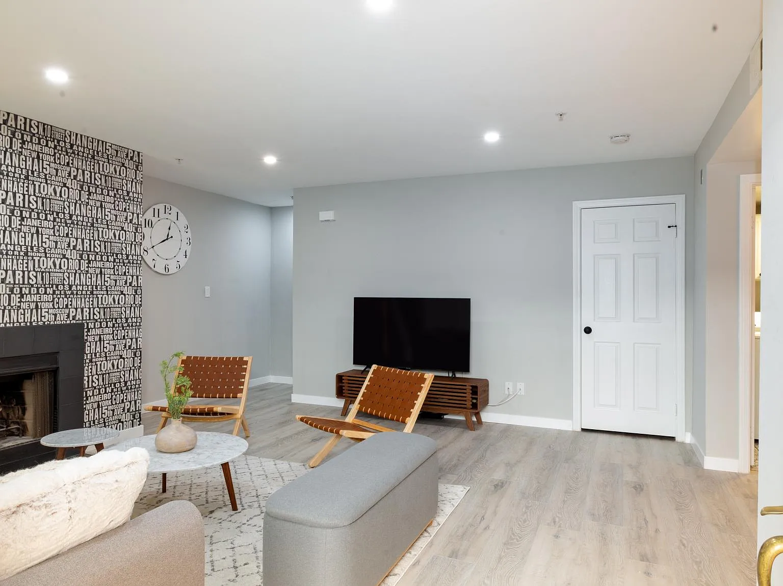 451 S Oakland Ave — Photo 3