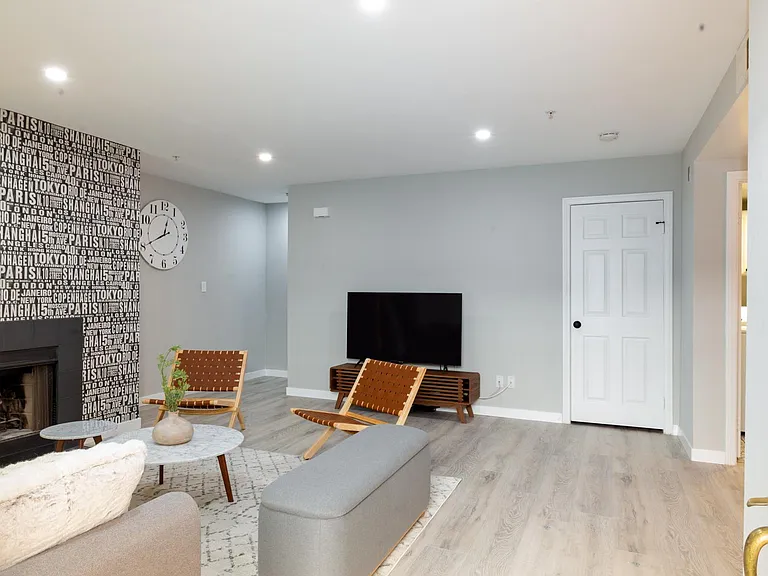 451 S Oakland Ave #10 — Photo 3