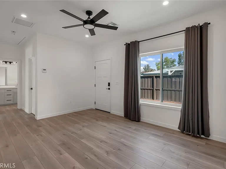 22434 Berdon St — Photo 9