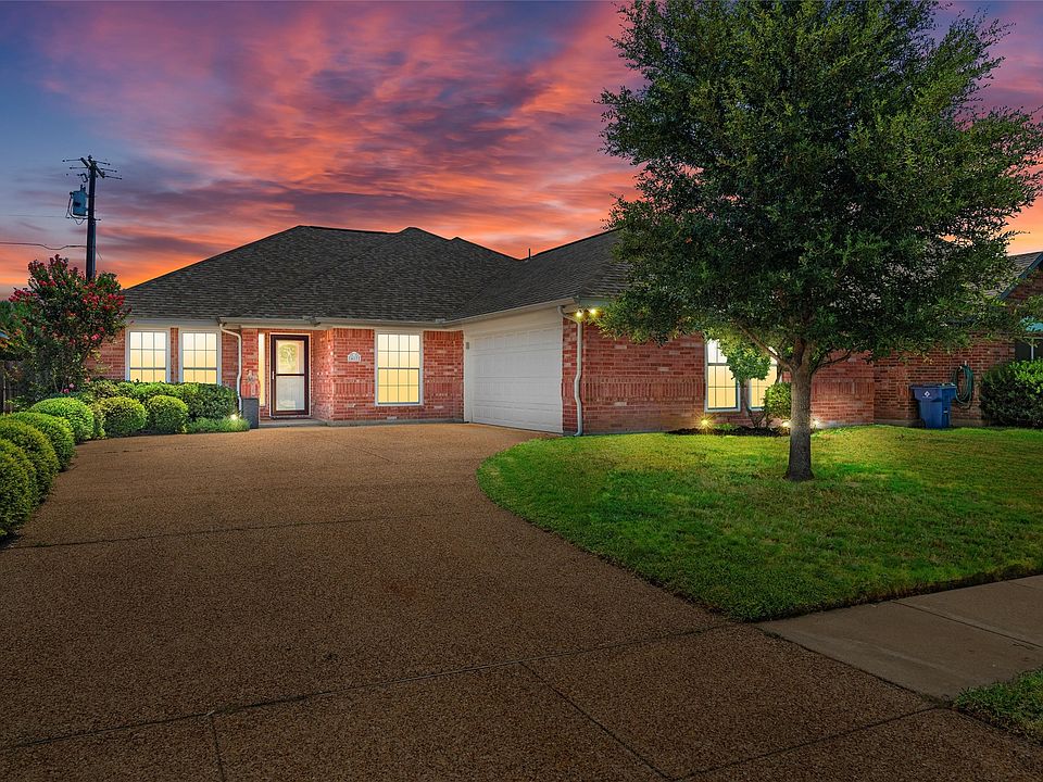 1st image of 417 Park Meadows Dr
