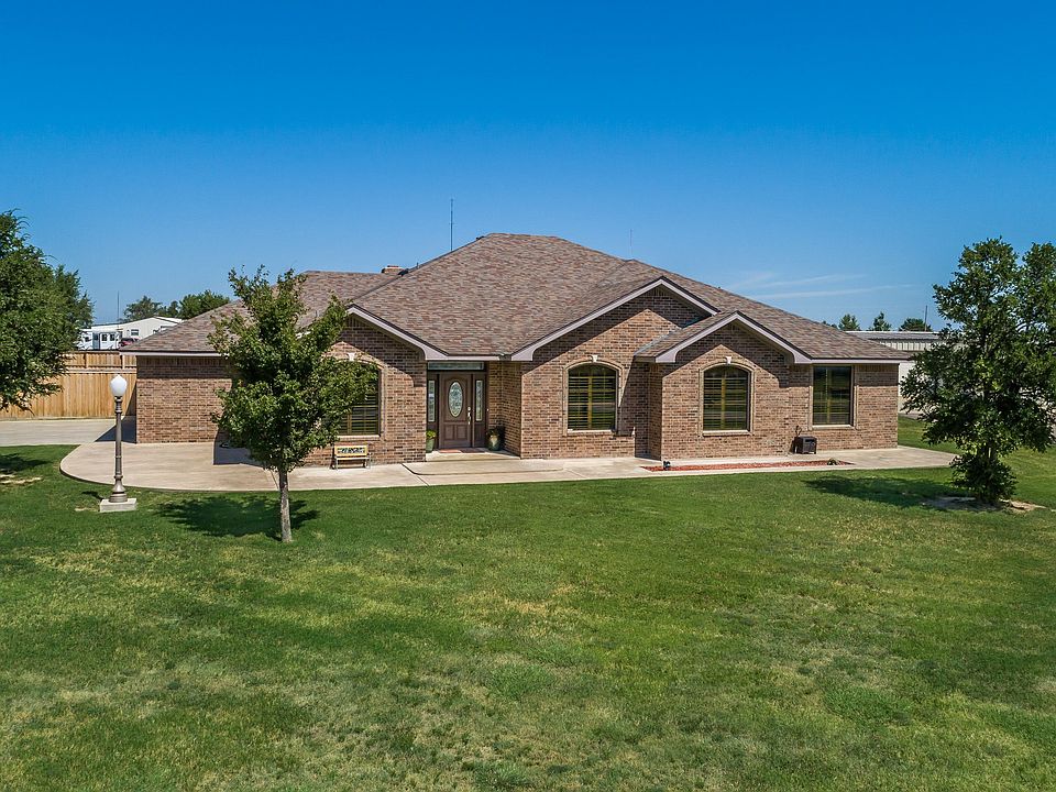 1st image of 402 Lariat St