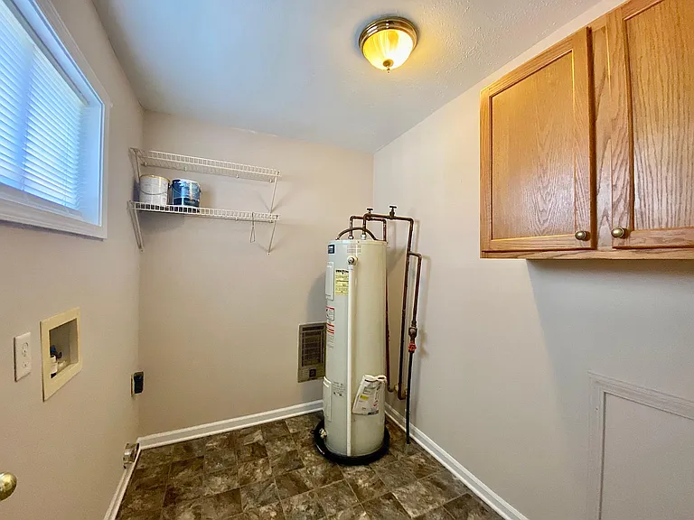 403 N Main St — Photo 7
