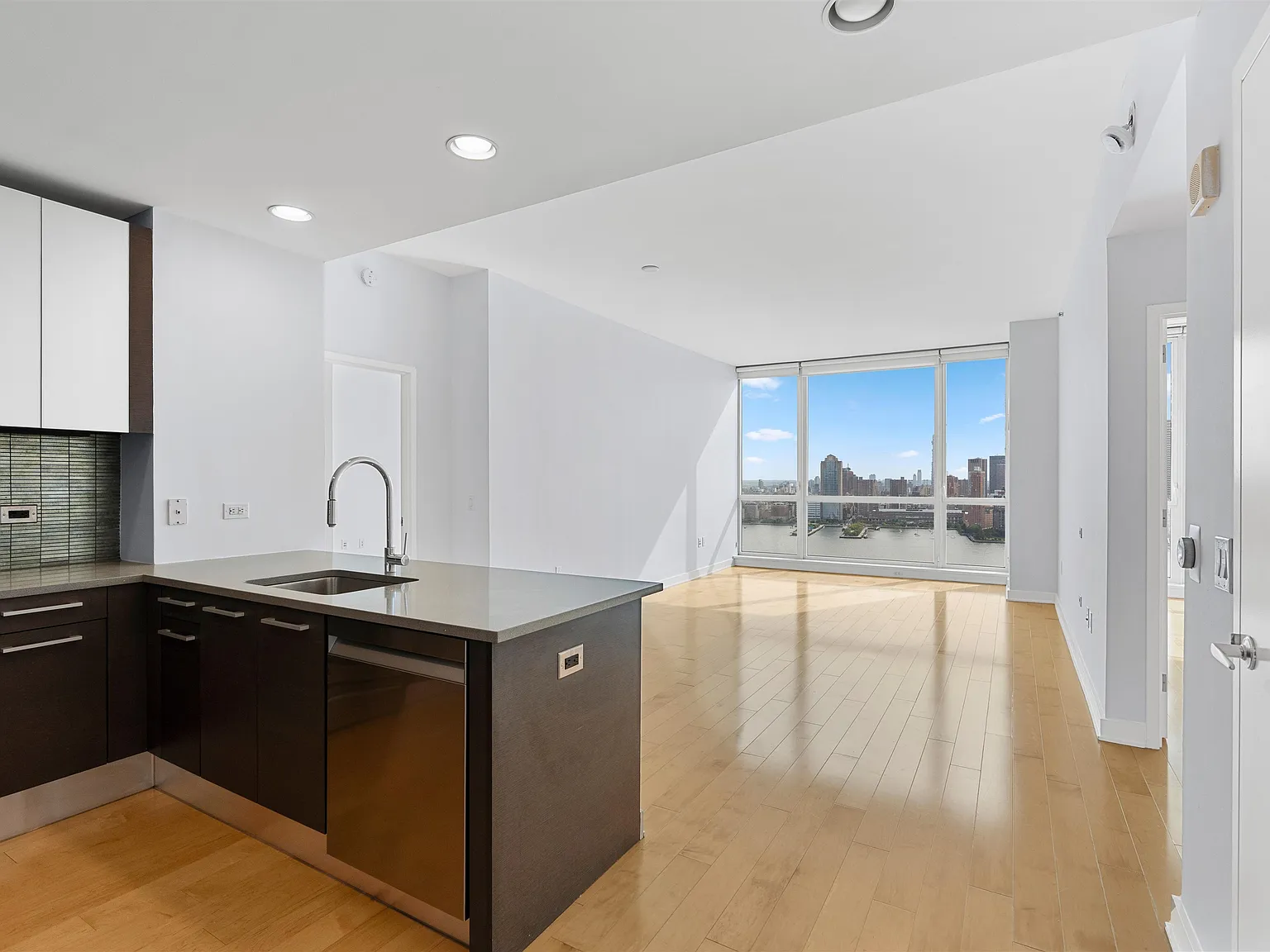 Crystal Point — Photo 1