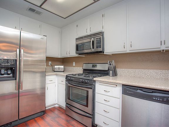 5th image of 9722 Huntington Dr APT D