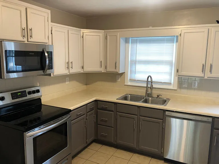 5202 N Spruce Ave — Photo 4