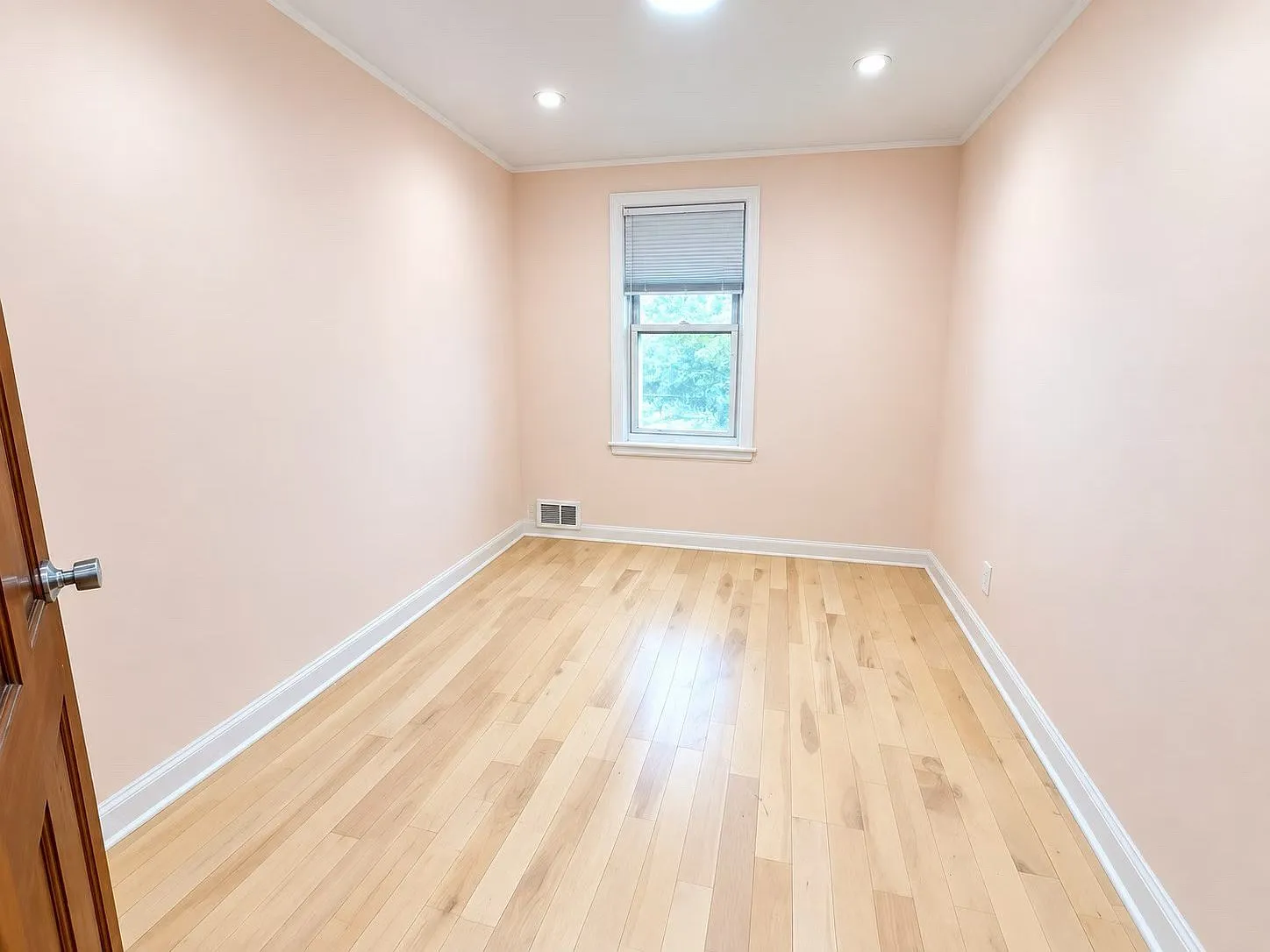 3 bed, 1152 sqft, $3,500 — Photo 4