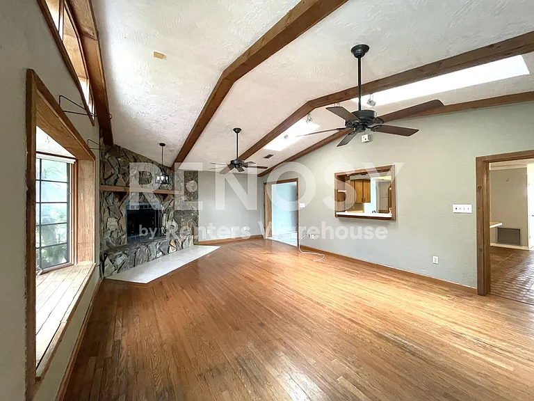 802 Embassy Rd — Photo 10