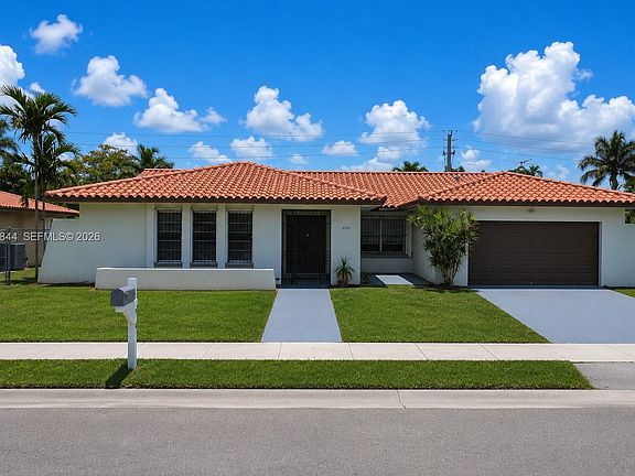 3rd image of 1330 SW 126th Pl
