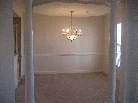 This dining room is great for entertaining!