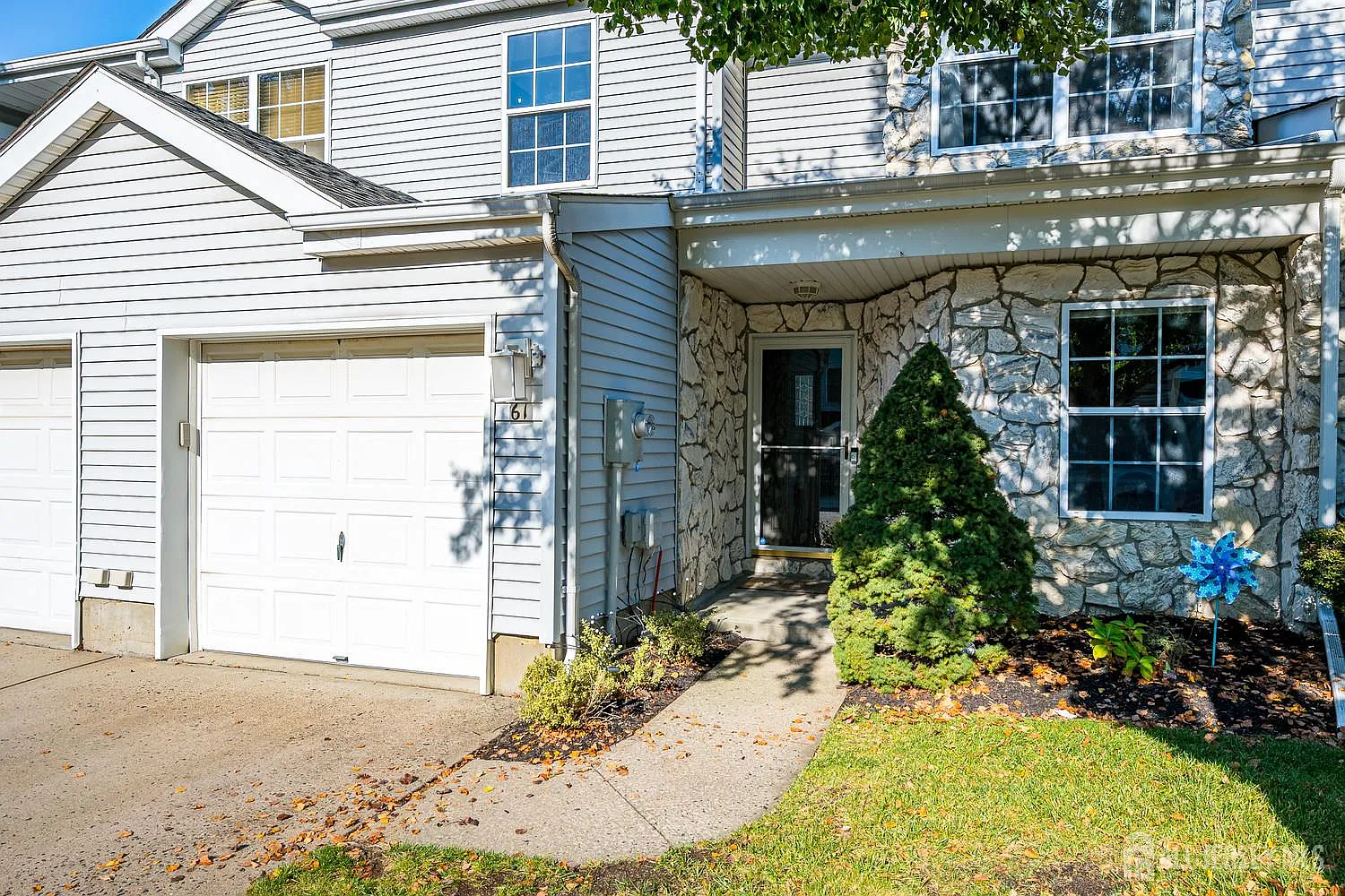 3 bed, 2.5 bath, 1627 sqft, $3,300 — Photo 4
