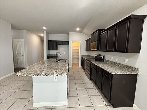 4th image of 8050 Privet St