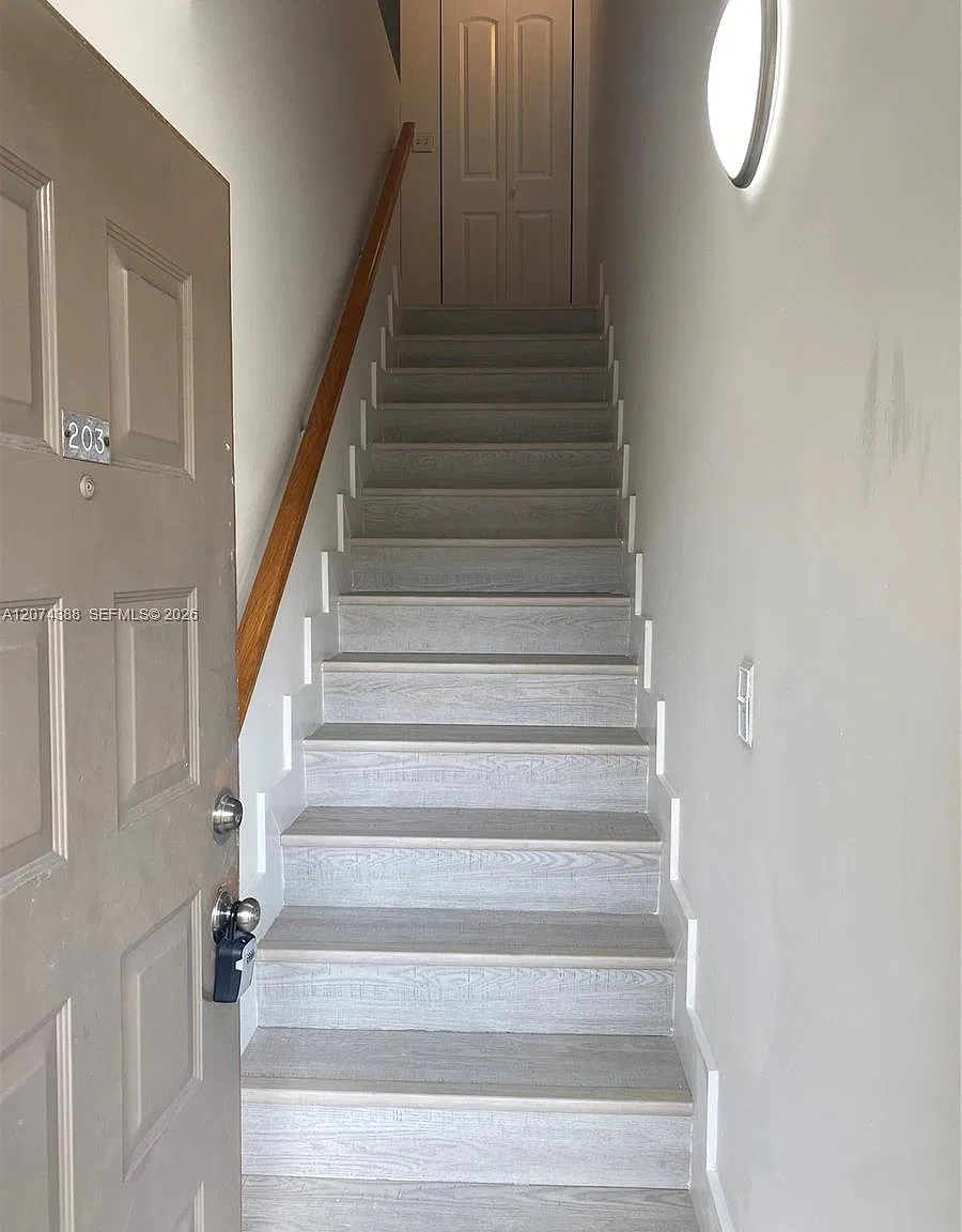 2 bed, 1.0 bath, $1,900 — Photo 2