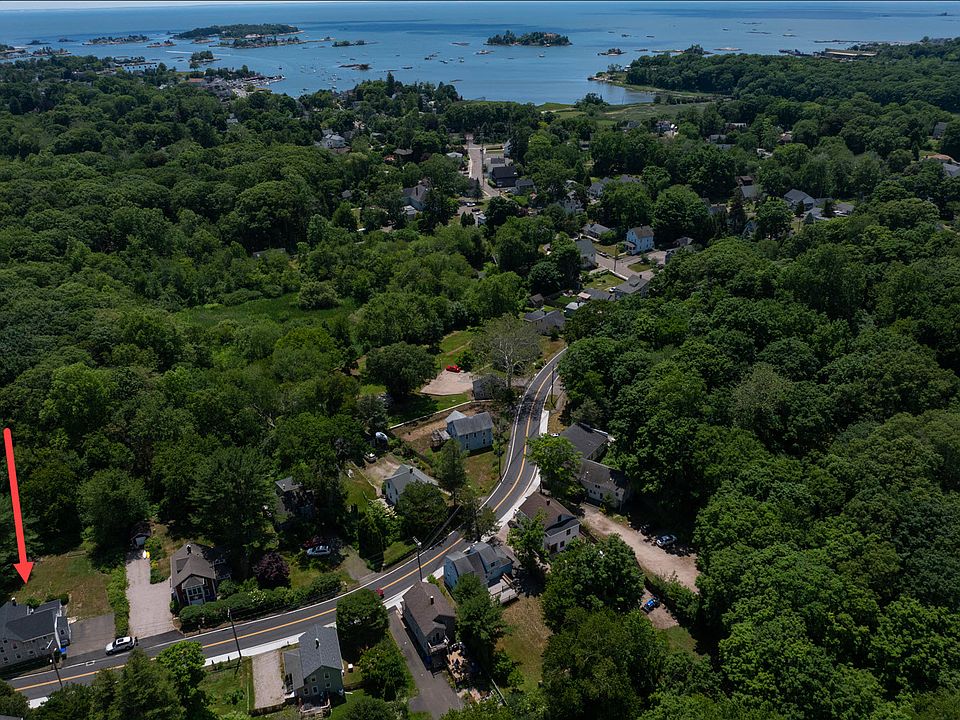 A Short walk to the shoreline and Stony Creek Village!