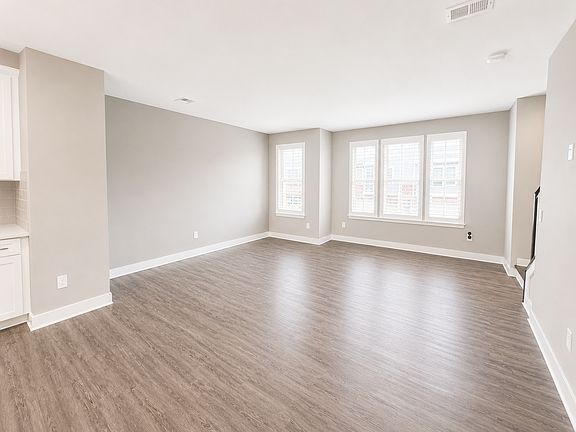 5th image of 12 Questover Dr