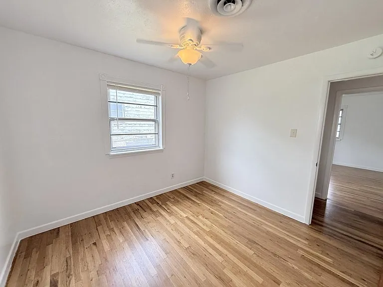 1005 S 11th St — Photo 35