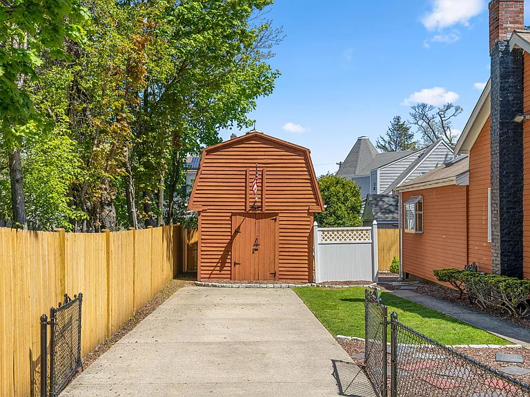 166 Albatross Rd — Photo 3
