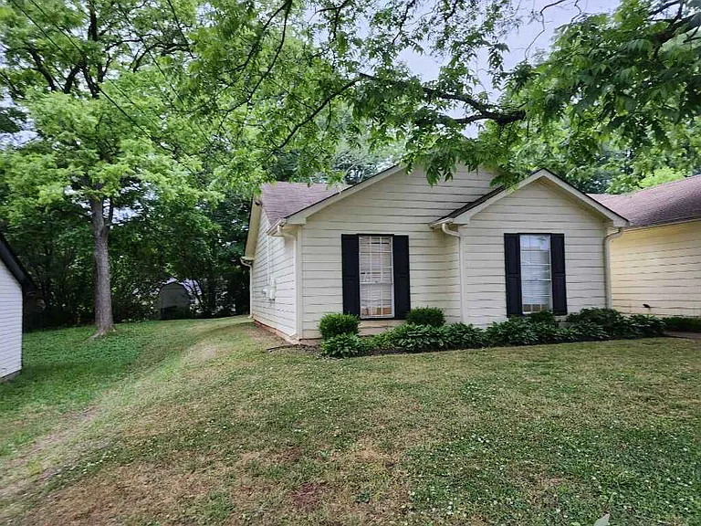 6073 Dorchester Dr — Photo 6