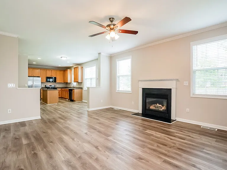 2327 Spruce Shadows Ln — Photo 4