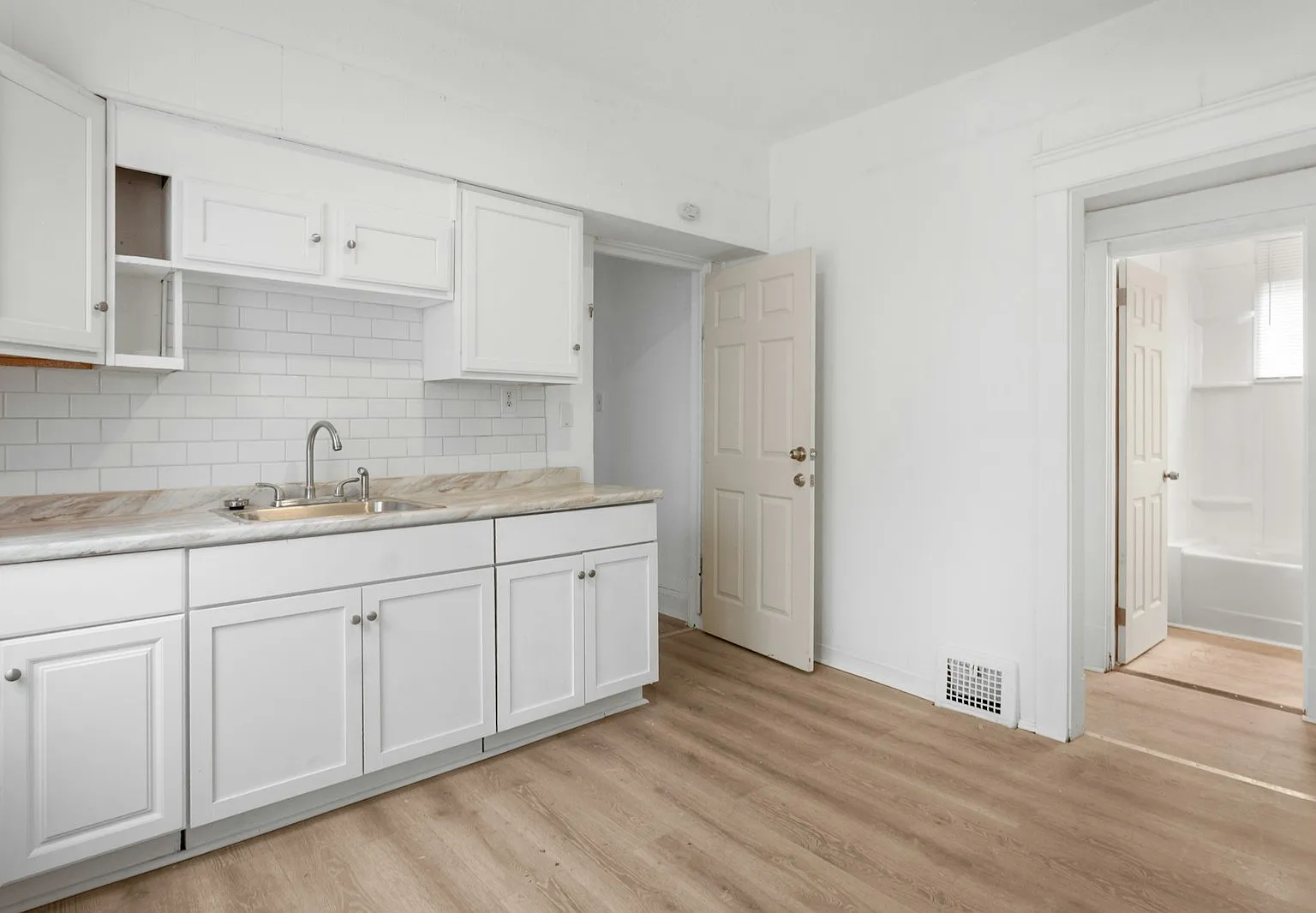 10413 Mount Auburn Avenue, Unit A (Downstairs) — Photo 4